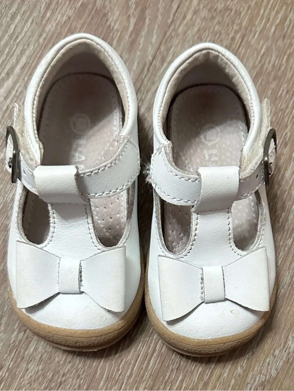 Girls' L'Amour Emma Bow T-Strap Mary Jane Shoe VGC Size 4 White Baby Toddler